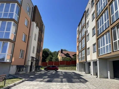 Продаж квартири 112 м.кв. із земельною ділянкою