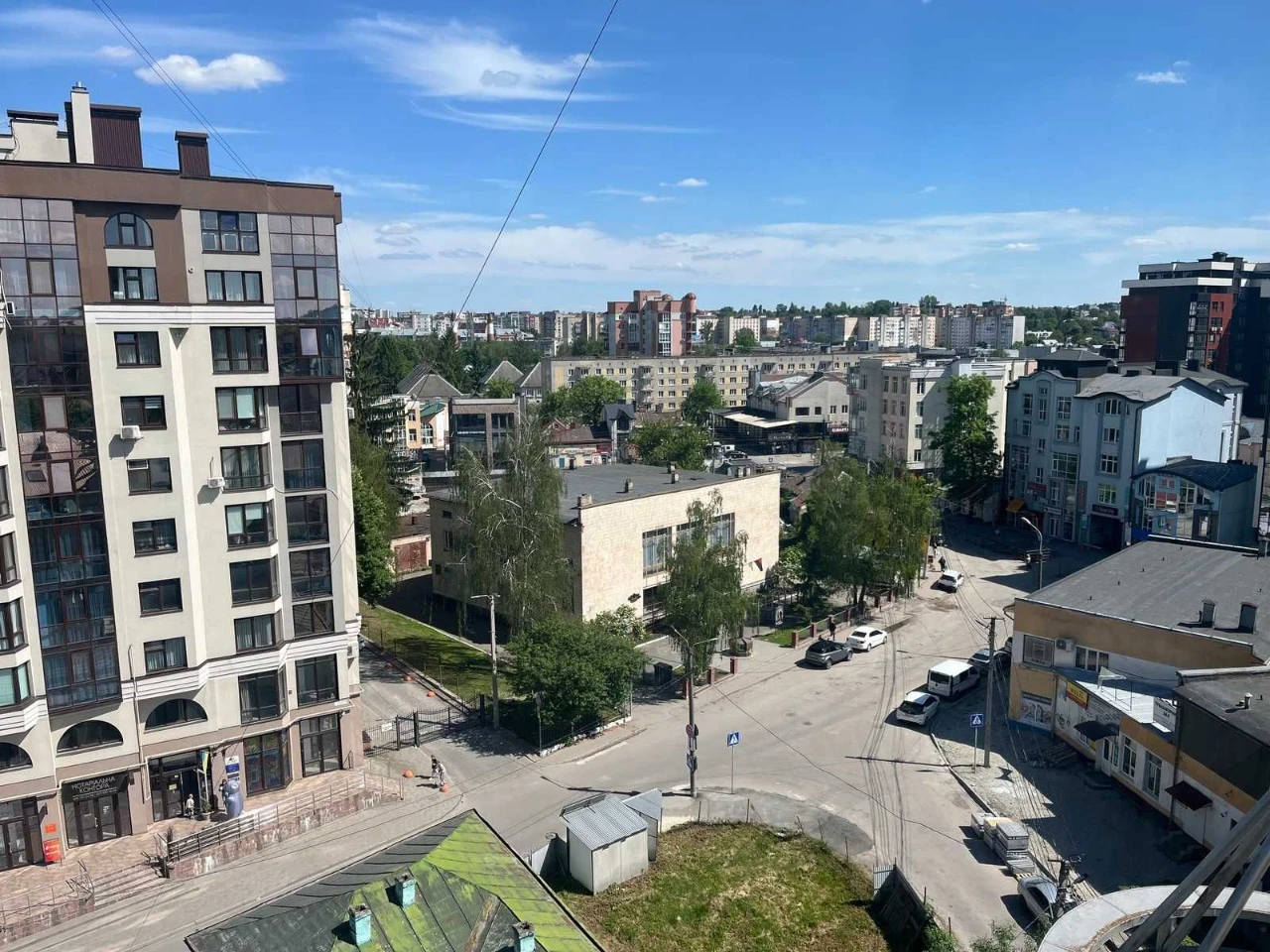 Трикімнатна квартира в центрі, вул. Медова