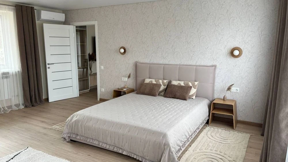 Продаж 1к квартири 73 кв. м на вул. Старий Ринок