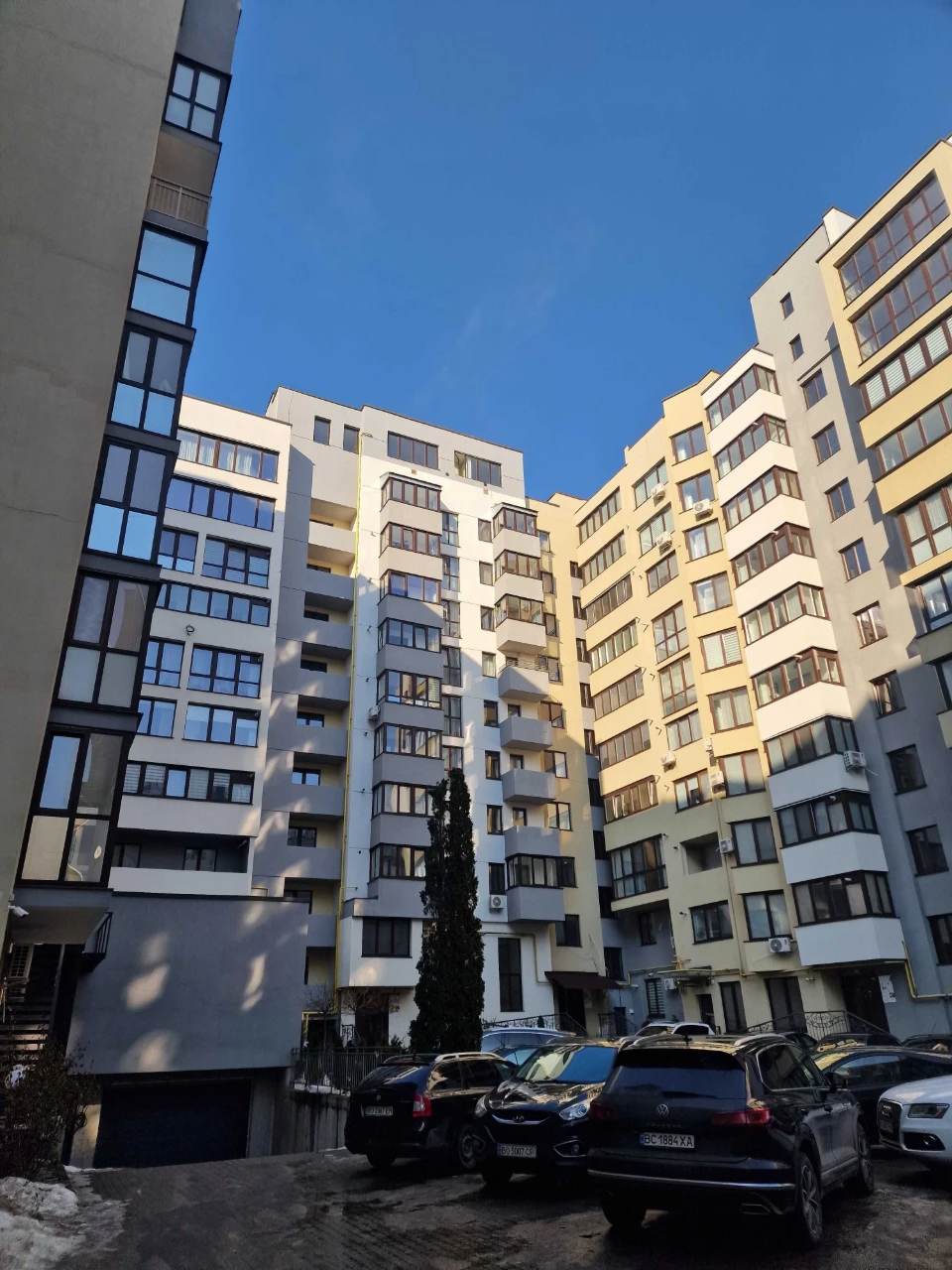 Продаємо 2х кімнатну квартиру неподалік від Центру