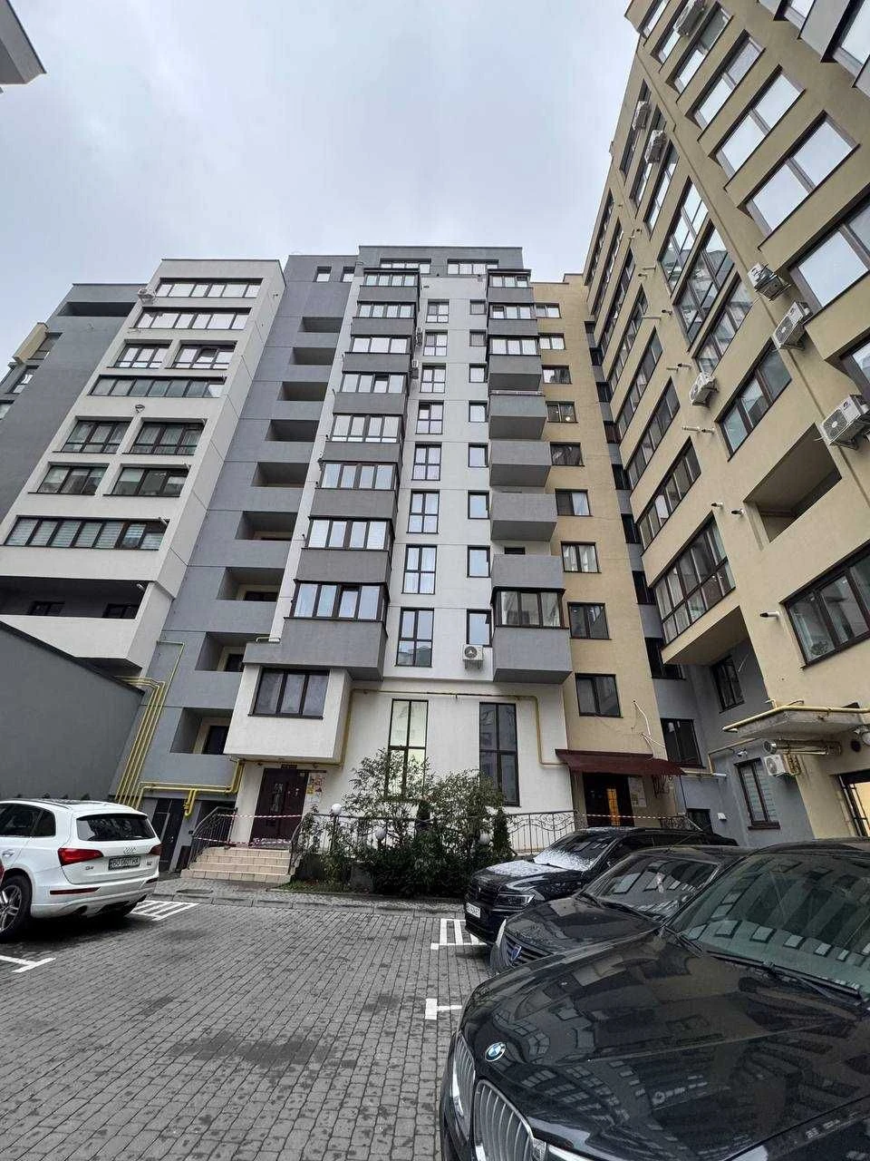 Продаємо 2х кімнатну квартиру неподалік від Центру