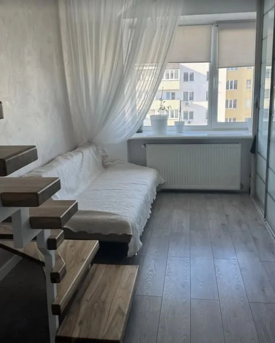 Продаж 4к квартири 140 кв. м на вул. Київська