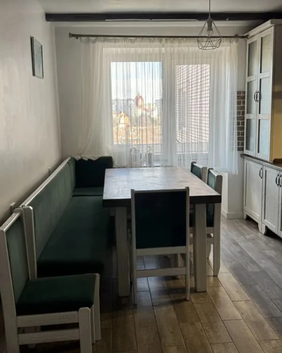 Продаж 4к квартири 140 кв. м на вул. Київська