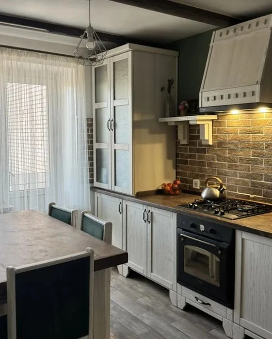 Продаж 4к квартири 140 кв. м на вул. Київська