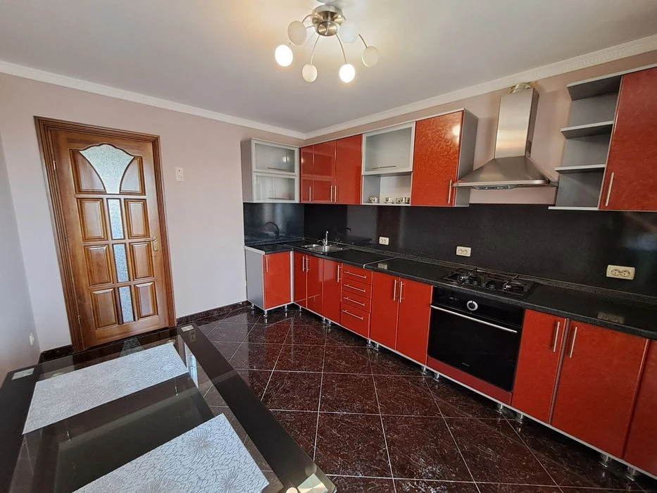 Продаж 4 кімнатної квартири по вул.Лозовецька, Центр.