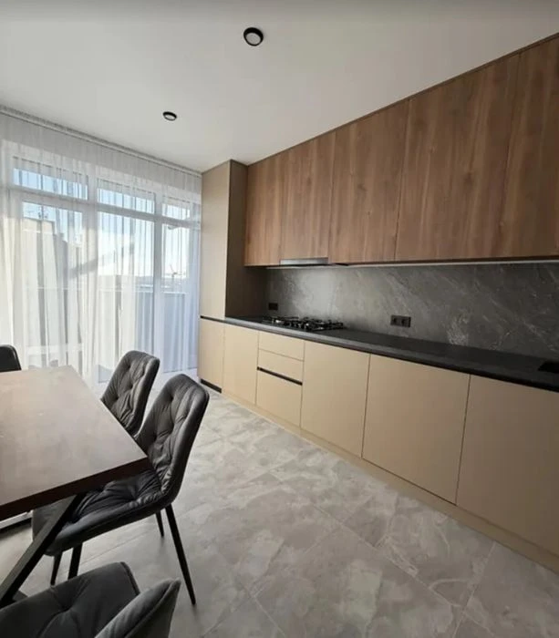 Продаж 1к квартири 47 кв. м на вул. Торговиця