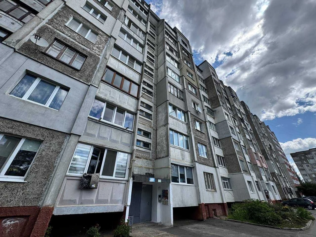 Продам 3к квартиру Озерна, по вул. Залізняка