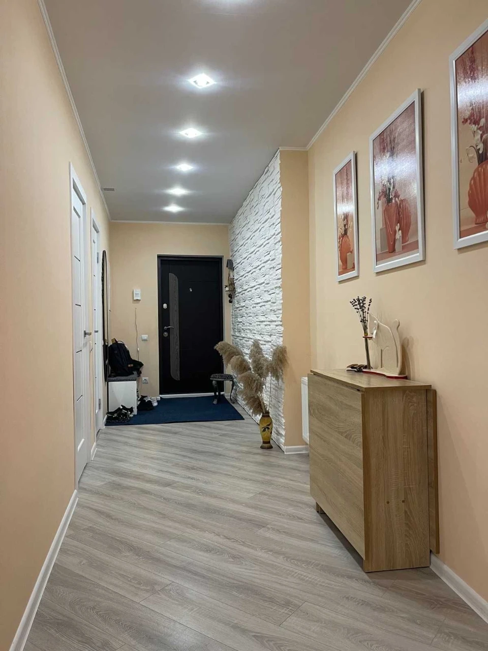 Продаж 3к квартири Озерна SL
