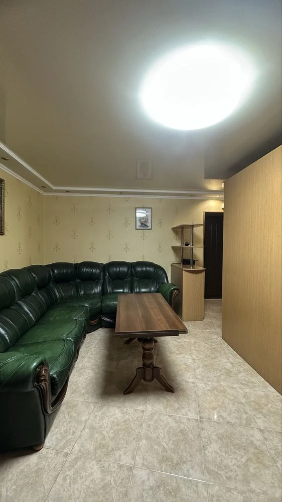 2к  поруч з центорм міста . Ремонт. Меблі. Техніка