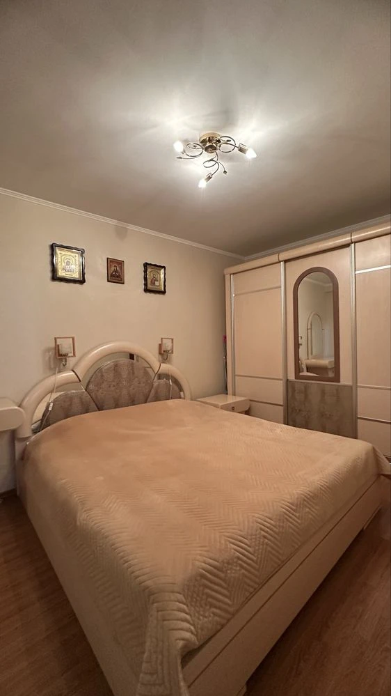 2к  поруч з центорм міста . Ремонт. Меблі. Техніка