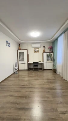 Продаж дворівневоі квартири мікрорайн Виставка
