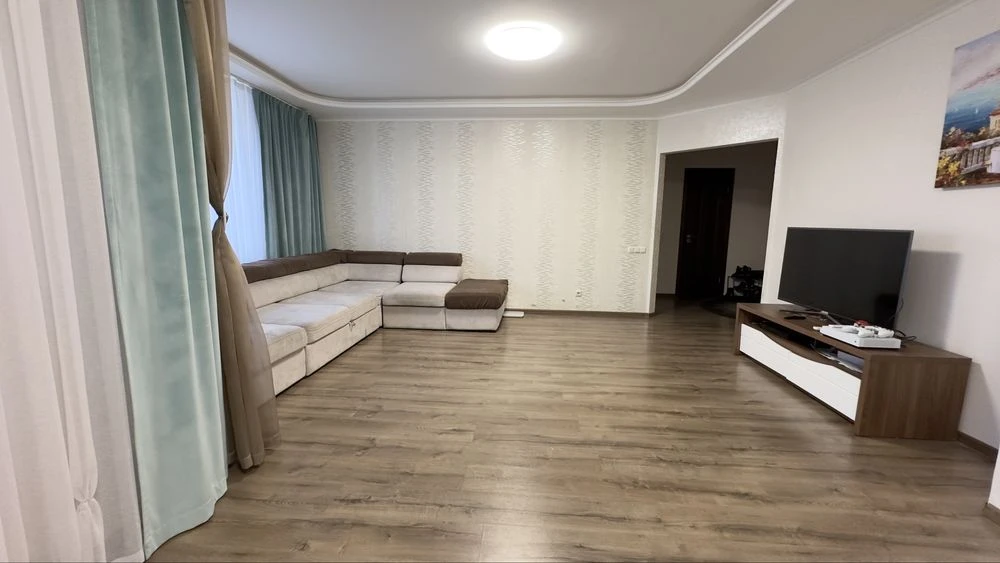 Продаж дворівневоі квартири мікрорайн Виставка