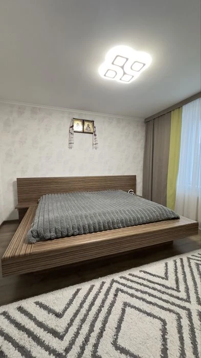 Продаж дворівневоі квартири мікрорайн Виставка