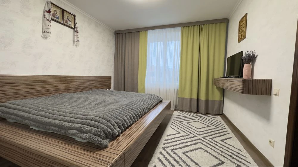 Продаж дворівневоі квартири мікрорайн Виставка