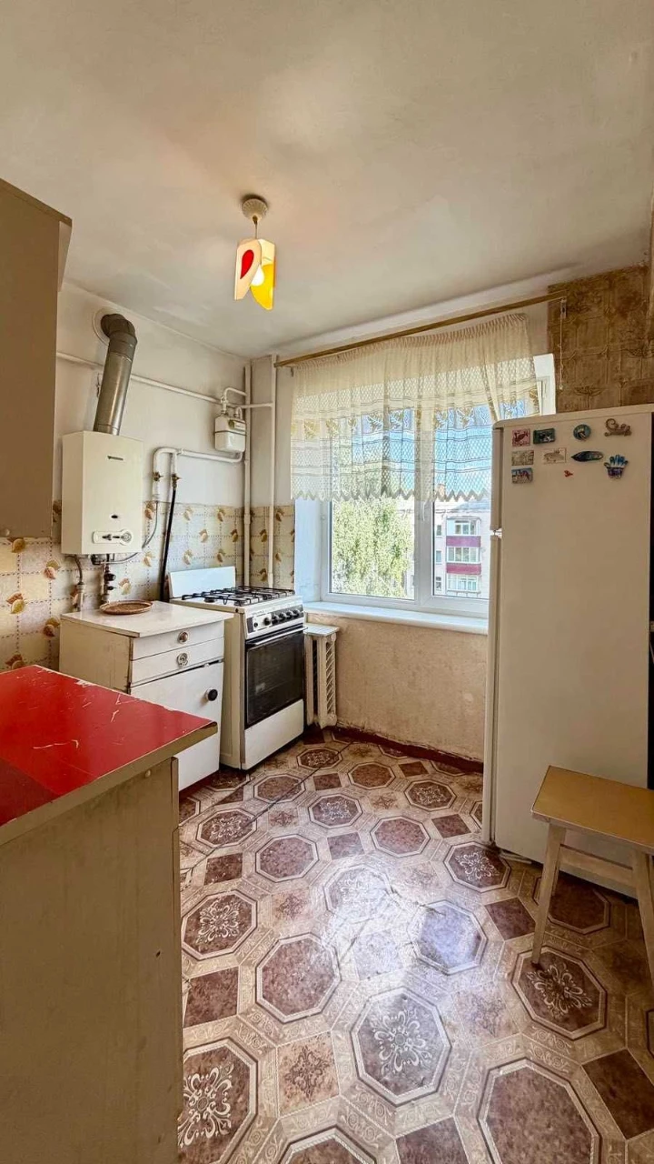Продаж 3-кімнатної квартири на Виставці