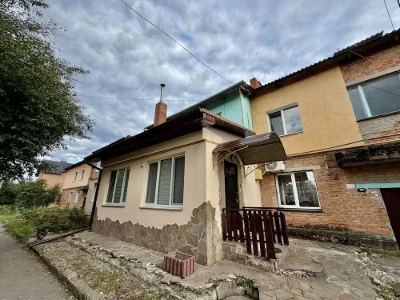 Продам 2-кімнатну квартиру з окремим входом. Район Барське ш