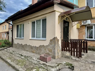 Продам 2-кімнатну квартиру з окремим входом. Район Барське ш