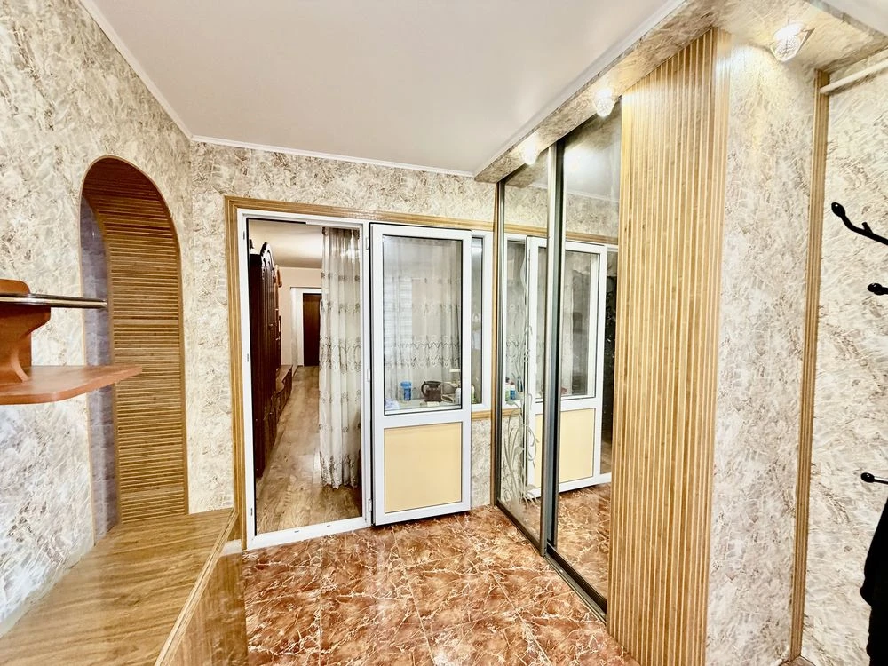 Продам 2-кімнатну квартиру з окремим входом. Район Барське ш