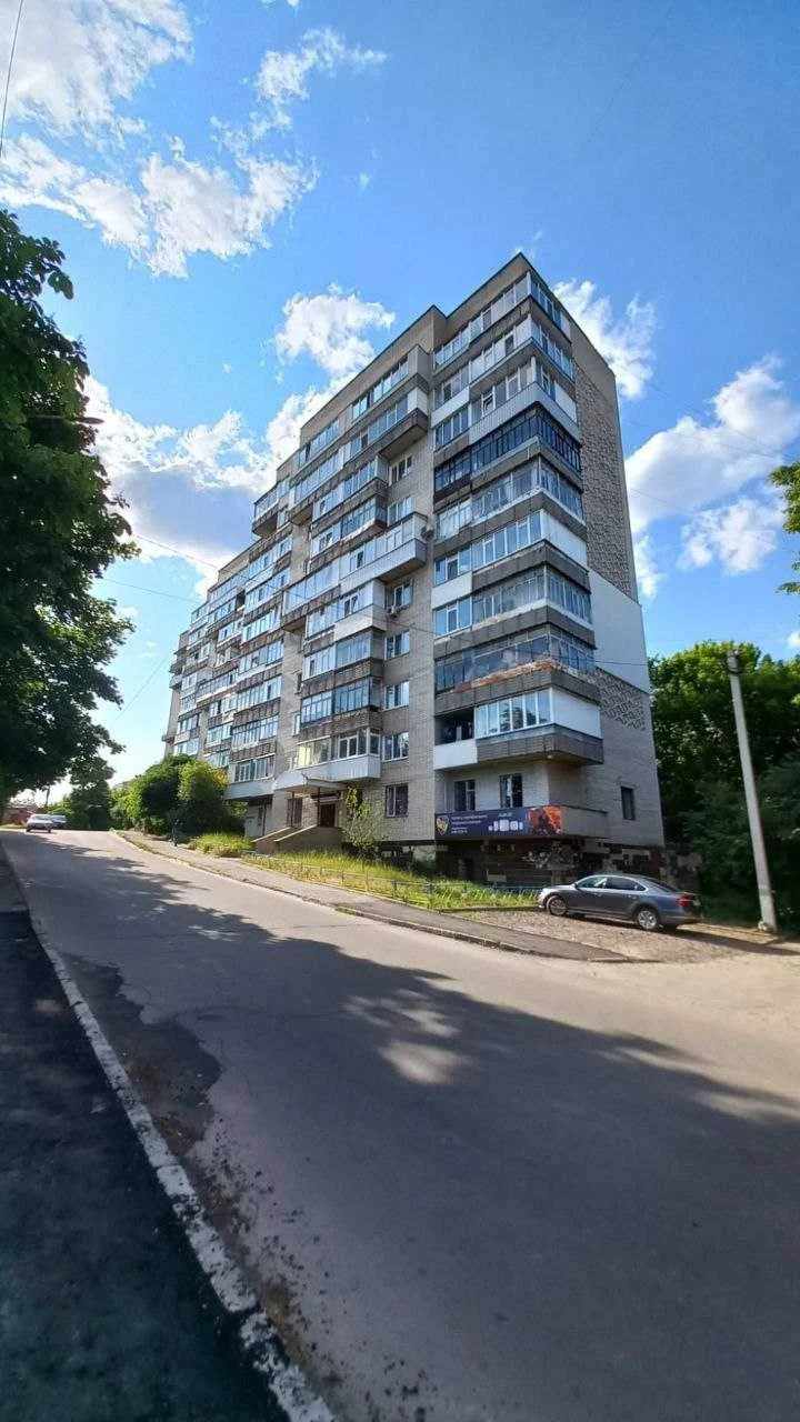 Продаж 2-кімнатної квартири по вул. Холодногірська