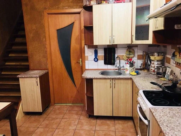 ПРОДАЖ! 4 кімнатна квартира ! Вул. Городоцька! Район ц. Анни