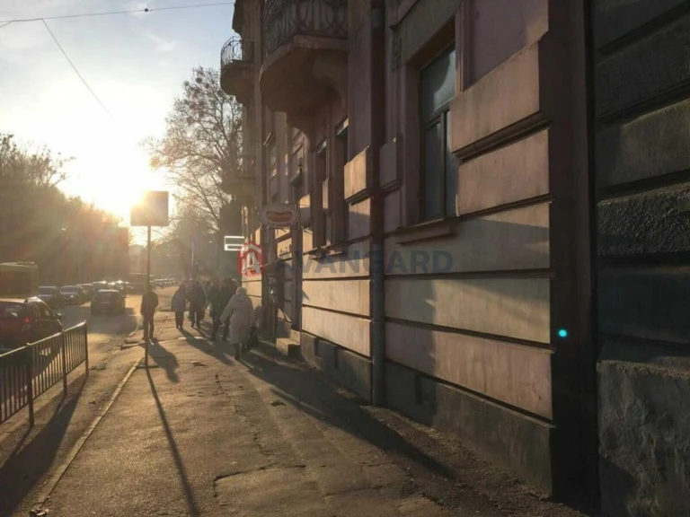 Продаж приміщення площею 98,7 м² на початку вул. Сахаро