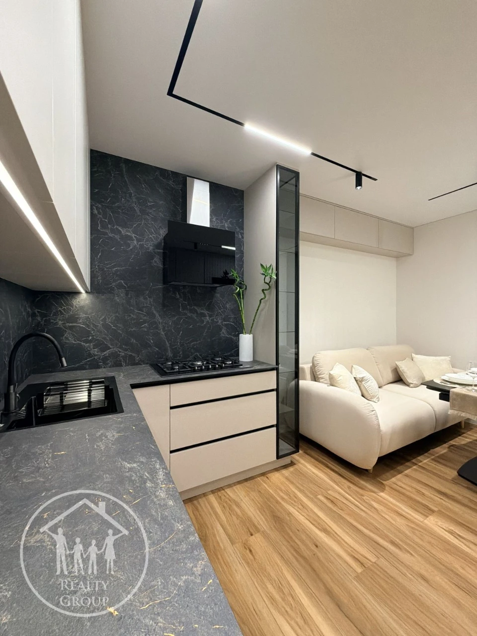 Нова 2к квартира 75 кв., Сучасний ремонт, меблі/техніка, Нау