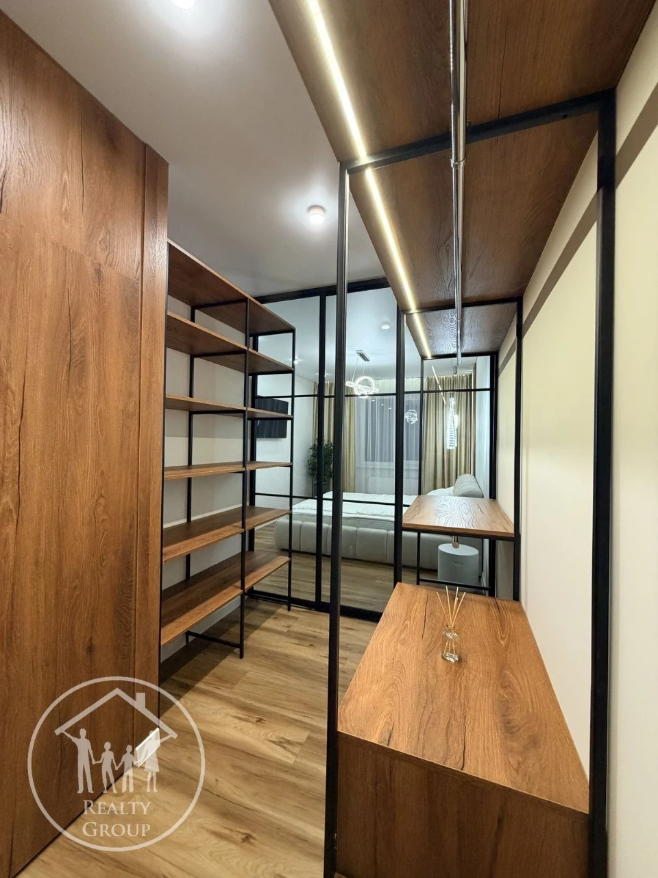 Нова 2к квартира 75 кв., Сучасний ремонт, меблі/техніка, Нау