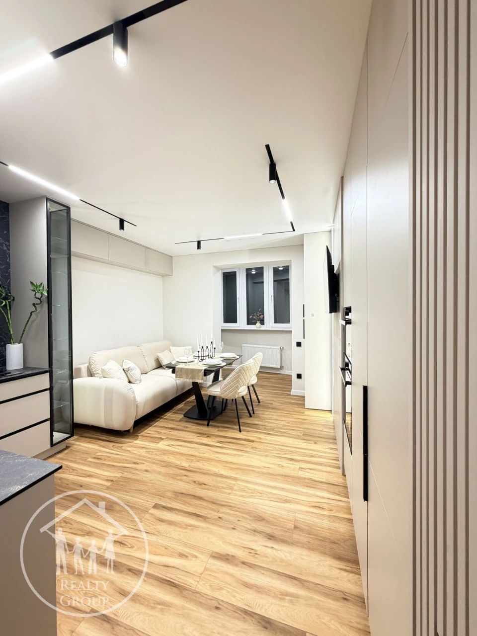 Нова 2к квартира 75 кв., Сучасний ремонт, меблі/техніка, Нау