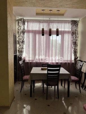 Продаж трикімнатної квартири 95 м² з ремонтом