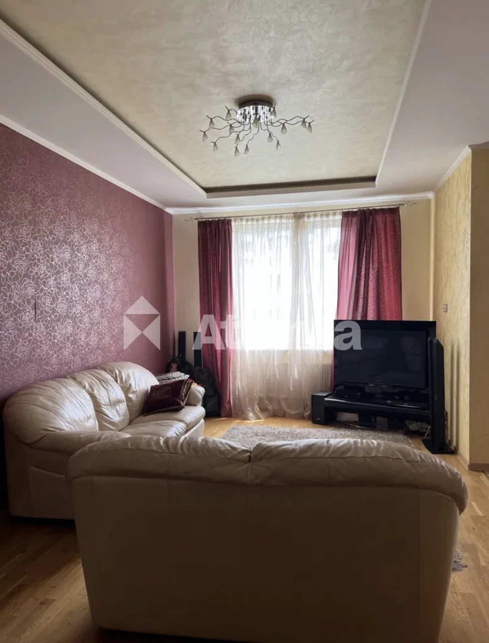 Продаж трикімнатної квартири 95 м² з ремонтом