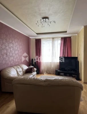 Продаж трикімнатної квартири 95 м² з ремонтом