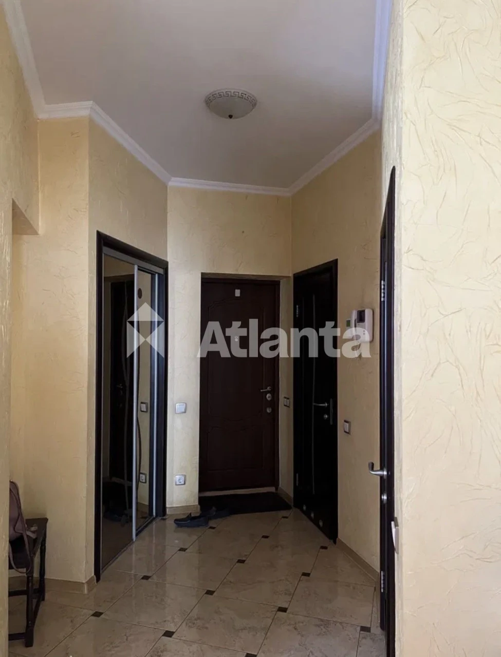 Продаж трикімнатної квартири 95 м² з ремонтом