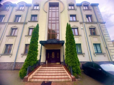 I am selling an apartment of 123m² in a clubhouse near the Pohulyan Park.