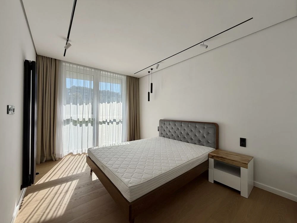 Sale of a 2-room apartment with designer renovation in a modern building