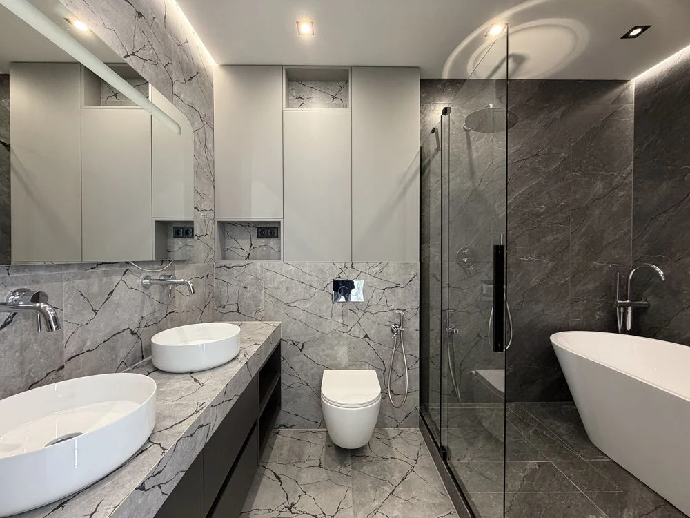 Sale of a 2-room apartment with designer renovation in a modern building