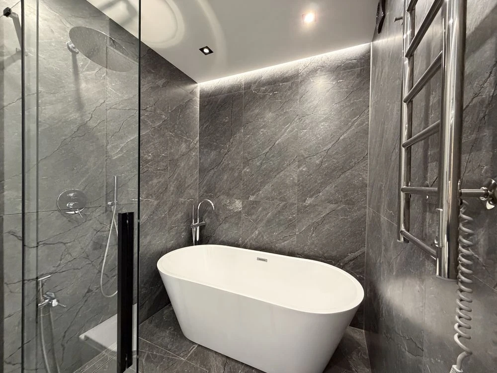 Sale of a 2-room apartment with designer renovation in a modern building
