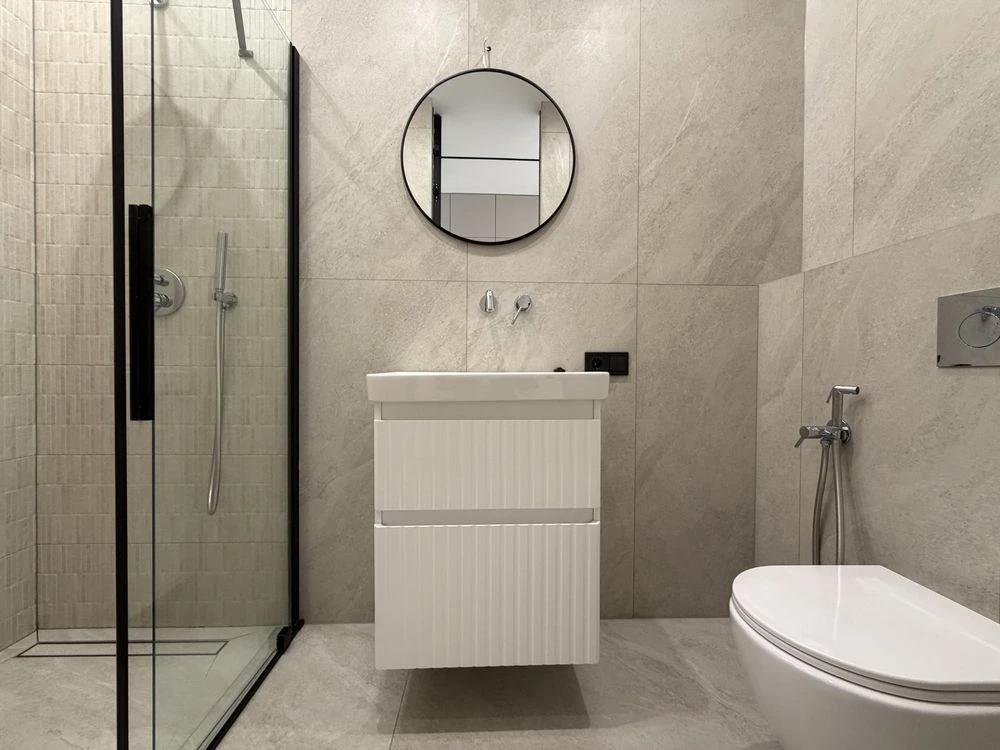 Sale of a 2-room apartment with designer renovation in a modern building