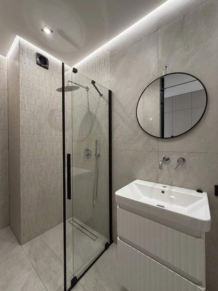 Sale of a 2-room apartment with designer renovation in a modern building