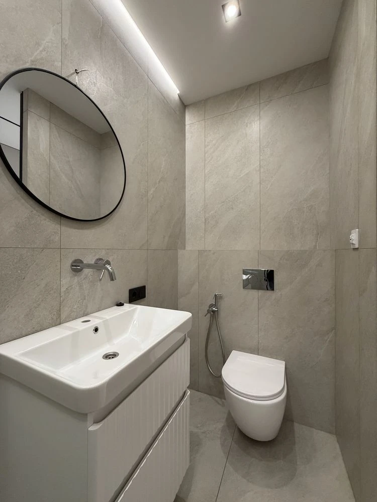 Sale of a 2-room apartment with designer renovation in a modern building