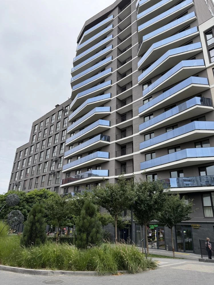 Sale of a 2-room apartment with designer renovation in a modern building