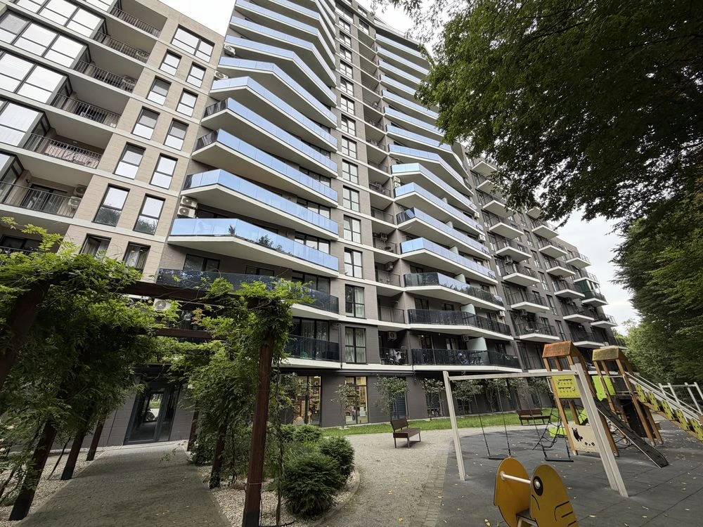 Sale of a 2-room apartment with designer renovation in a modern building