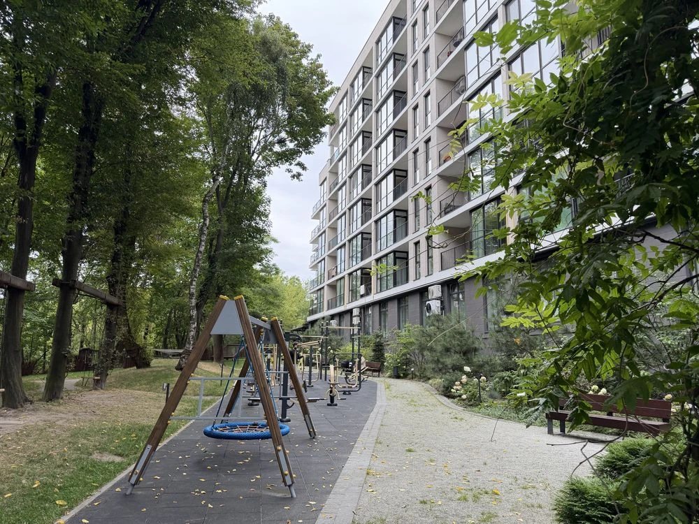 Sale of a 2-room apartment with designer renovation in a modern building