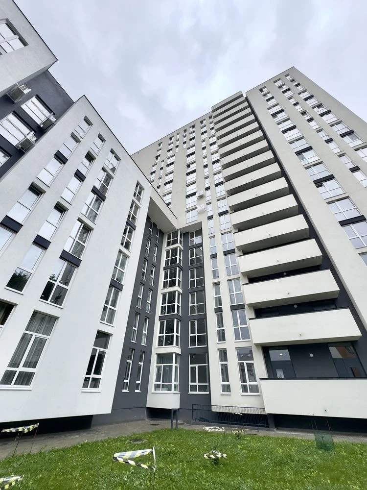 Продажа 1 комнатной квартиры + кухня-студия в новостройке возле