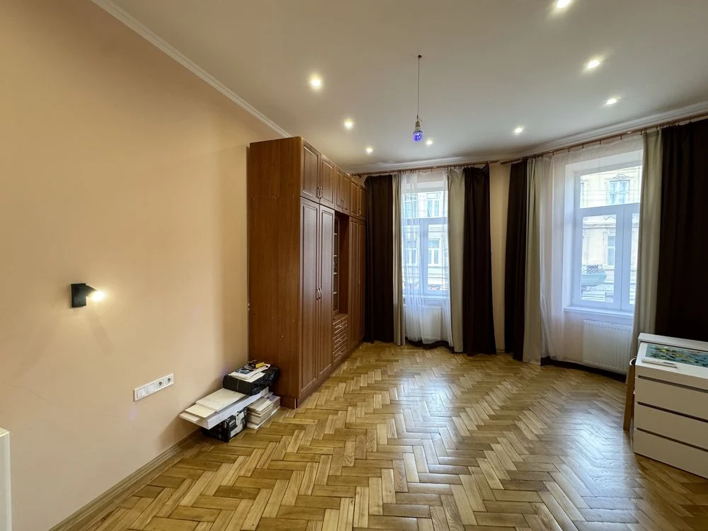 Продажа 2-комнатной квартиры в центре Львова | ул. Франко |