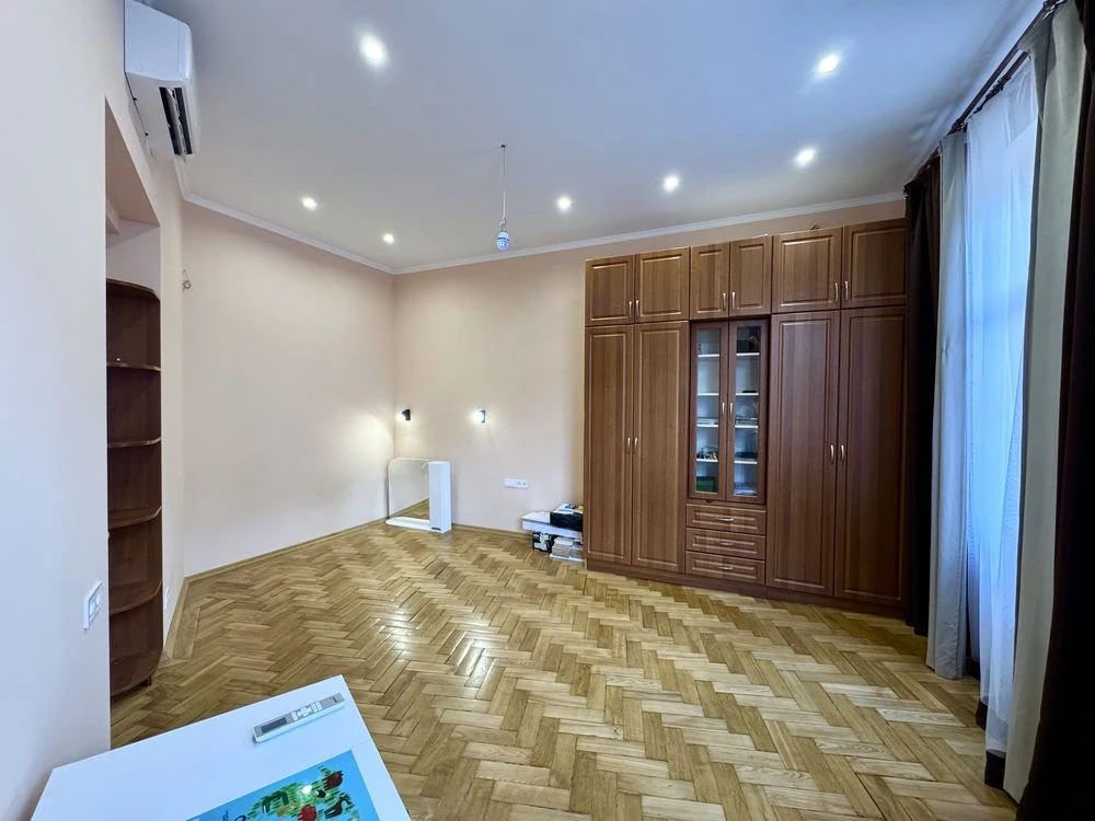 Продажа 2-комнатной квартиры в центре Львова | ул. Франко |