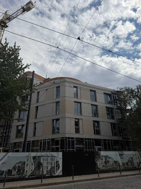Продаж просторої 1-кімнатної квартири  з великою терасою в к