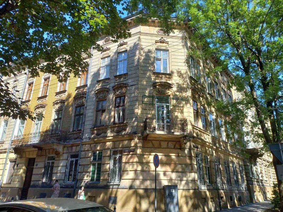Продаж  3-кім. квартири по вул.  Патріарха Димитрія Яреми (