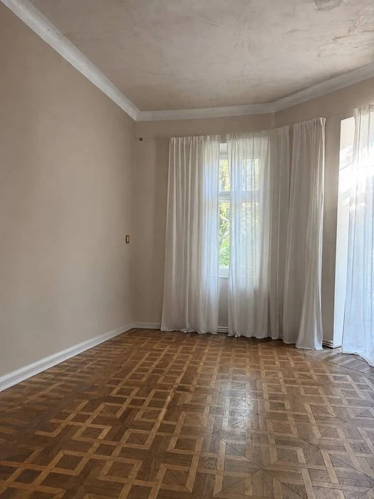 Продаж  3-кім. квартири по вул.  Патріарха Димитрія Яреми (