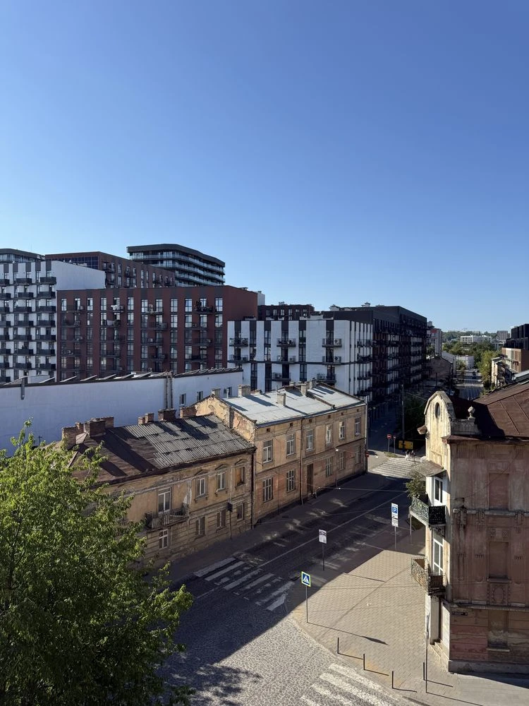 Продаж 2-кімнатної квартири (74 м²) з терасою в центрі Львов