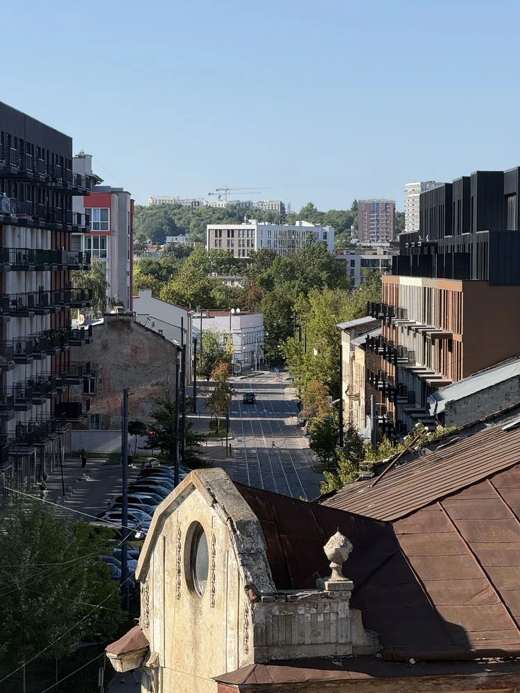 Продаж 2-кімнатної квартири (74 м²) з терасою в центрі Львов